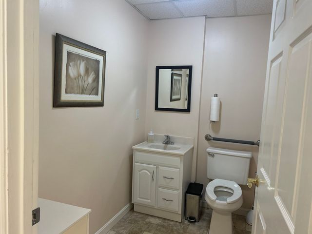109 Ponemah Rd Ste 8 B, Amherst, NH 03031