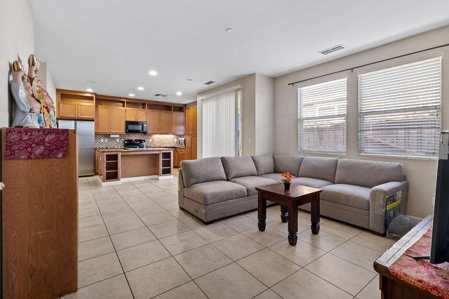 7525 Eldred Way, Sacramento, CA 95829