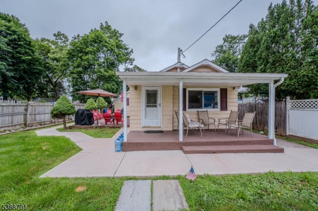 68 Maple St, Bridgewater Twp., NJ 08807