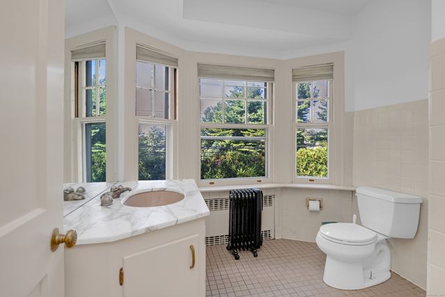 994 Main Street, Glastonbury, CT 06073