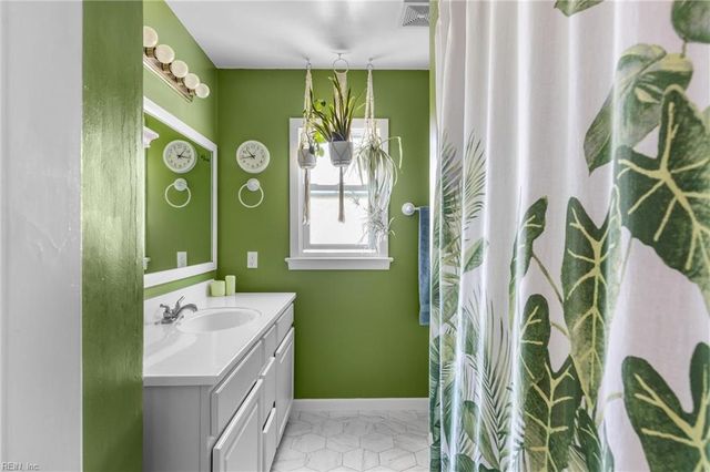 1208 Tarington LNDG, Virginia Beach, VA 23464