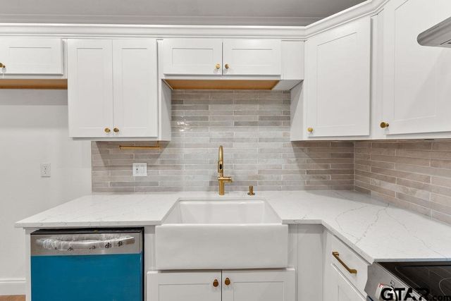 2424 E Devine St, Tyler, TX 75701