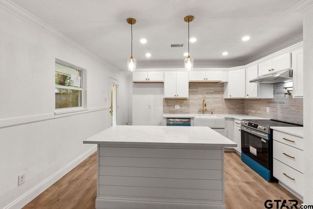 2424 E Devine St, Tyler, TX 75701