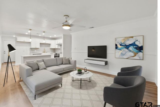 2424 E Devine St, Tyler, TX 75701