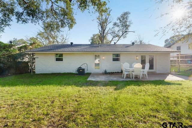 2424 E Devine St, Tyler, TX 75701