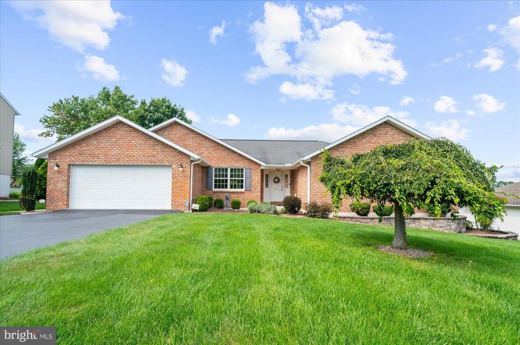 2395 MAGNOLIA DR, GILBERTSVILLE, PA 19525 — exterior
