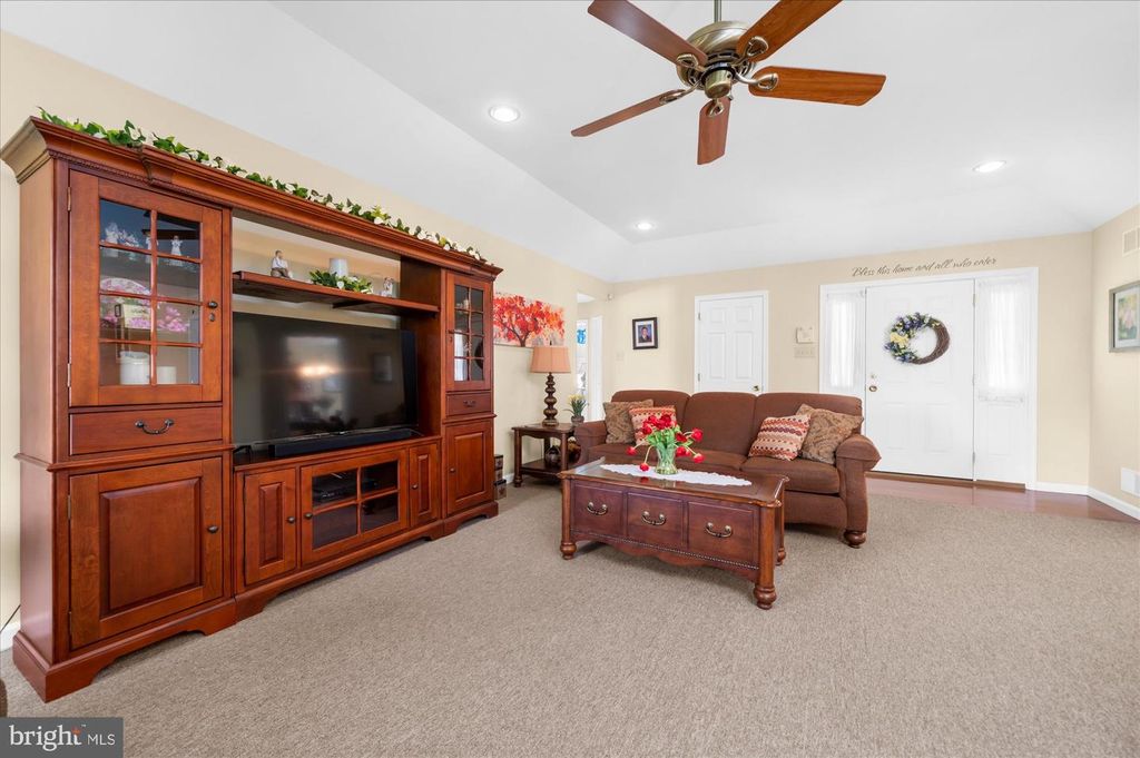2395 MAGNOLIA DR, GILBERTSVILLE, PA 19525 — photo 4