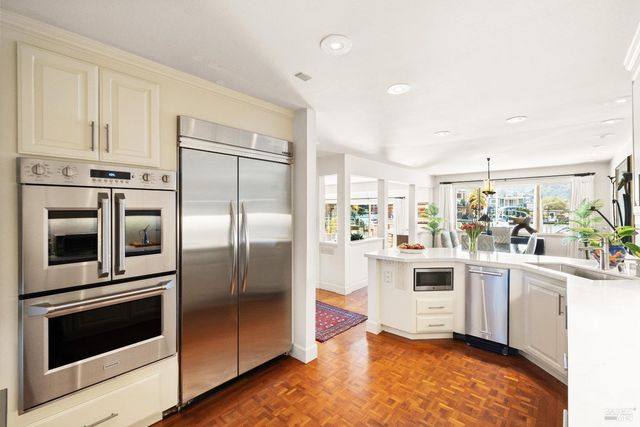 26 Mooring Rd, San Rafael, CA 94901