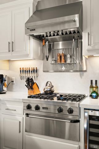 26 Mooring Rd, San Rafael, CA 94901