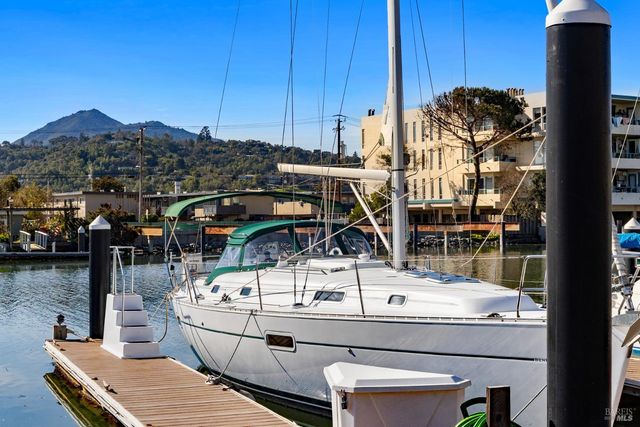 26 Mooring Rd, San Rafael, CA 94901