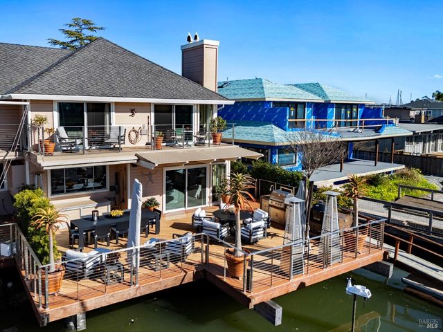 26 Mooring Rd, San Rafael, CA 94901