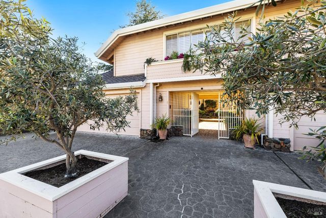 26 Mooring Rd, San Rafael, CA 94901