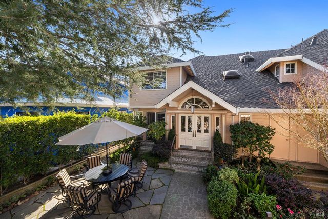 26 Mooring Rd, San Rafael, CA 94901