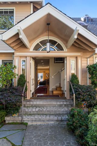 26 Mooring Rd, San Rafael, CA 94901