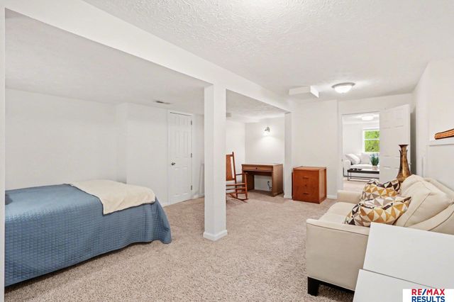 12062 Westover Road, Omaha, NE 68154