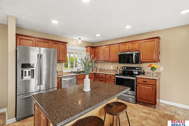 12062 Westover Road, Omaha, NE 68154