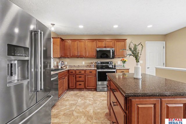 12062 Westover Road, Omaha, NE 68154