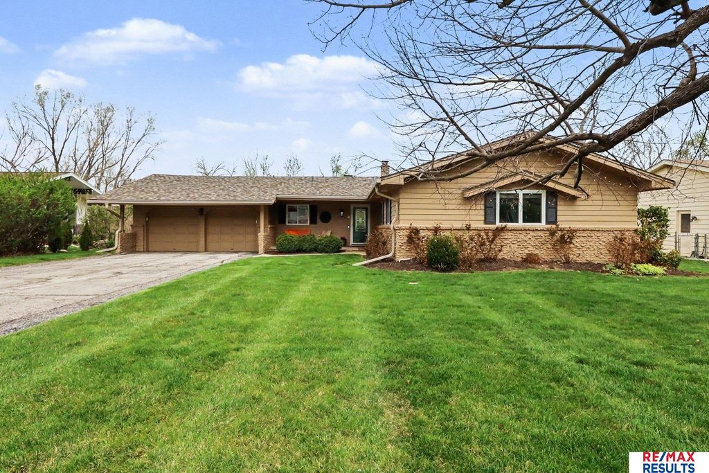 12062 Westover Road, Omaha, NE 68154