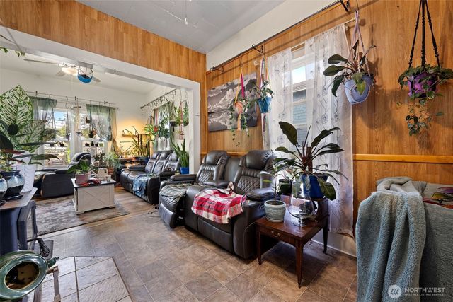 1218 Cedar Street, Raymond, WA 98577