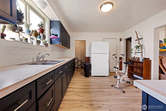 1218 Cedar Street, Raymond, WA 98577
