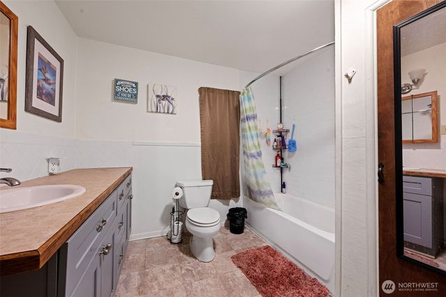 1218 Cedar Street, Raymond, WA 98577