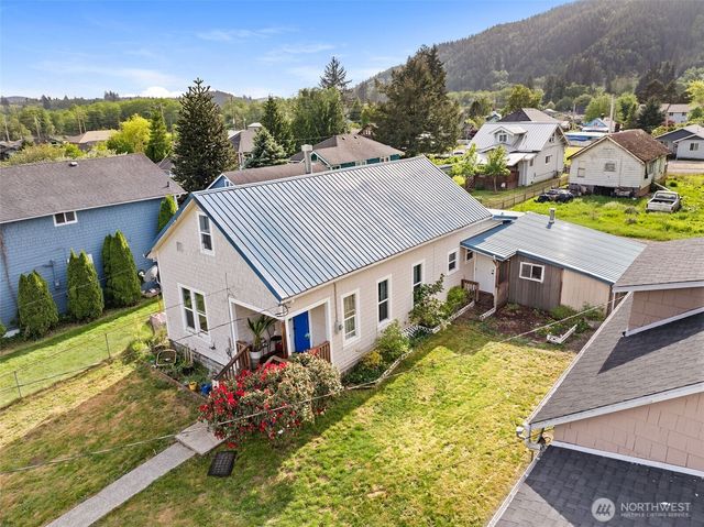 1218 Cedar Street, Raymond, WA 98577
