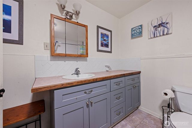 1218 Cedar Street, Raymond, WA 98577