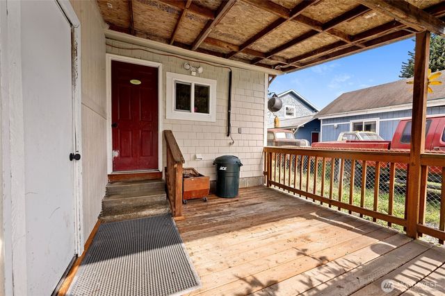 1218 Cedar Street, Raymond, WA 98577