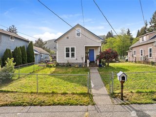 1218 Cedar Street, Raymond, WA 98577