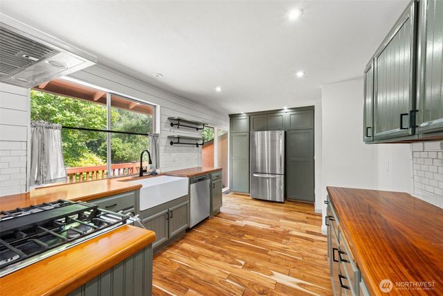 3560 NE Arrowhead Drive, Bremerton, WA 98311