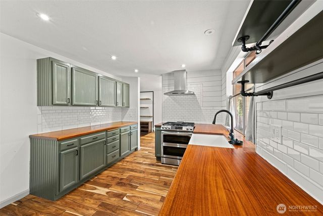 3560 NE Arrowhead Drive, Bremerton, WA 98311