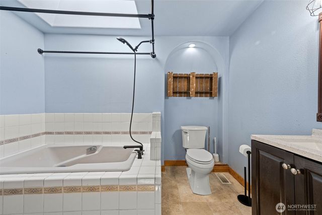3560 NE Arrowhead Drive, Bremerton, WA 98311