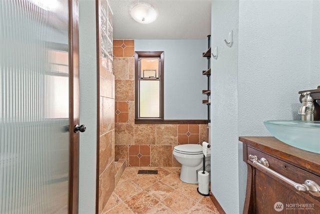 3560 NE Arrowhead Drive, Bremerton, WA 98311