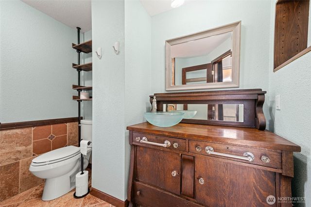 3560 NE Arrowhead Drive, Bremerton, WA 98311