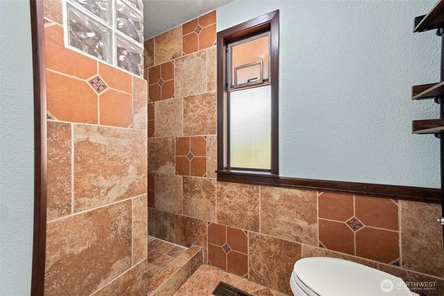 3560 NE Arrowhead Drive, Bremerton, WA 98311