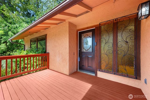 3560 NE Arrowhead Drive, Bremerton, WA 98311