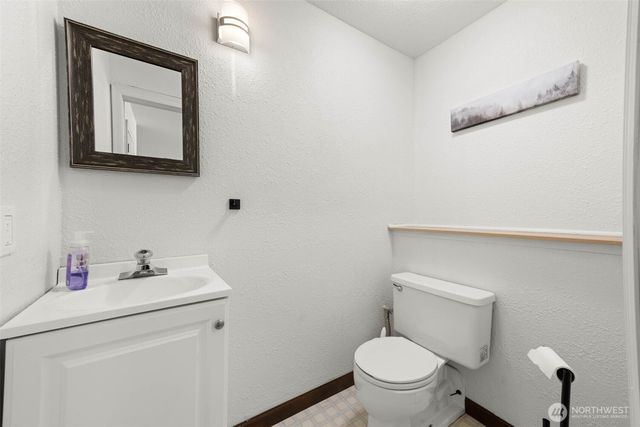 3560 NE Arrowhead Drive, Bremerton, WA 98311