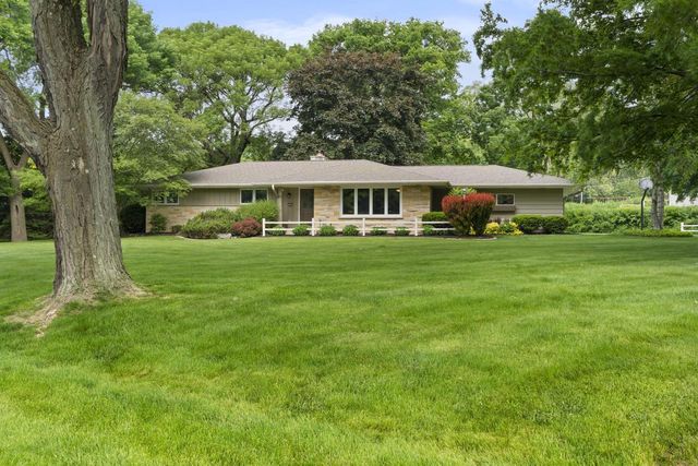 18415 Countryside COURT, Brookfield, WI 53045