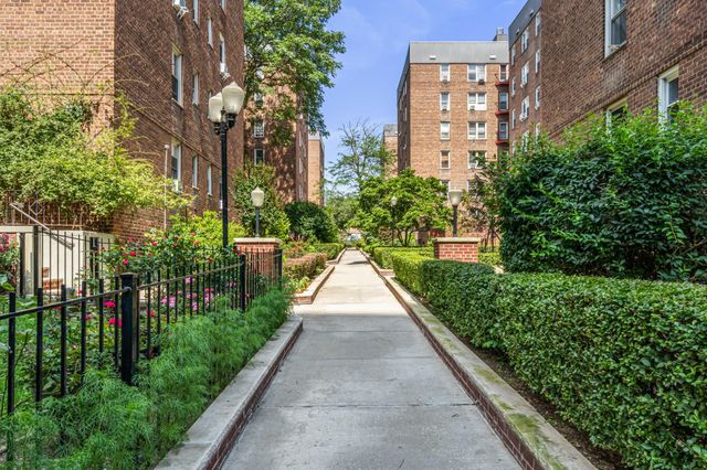 66-37 Yellowstone Boulevard 6G, Forest Hills, NY 11375