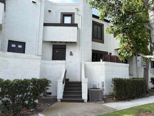 3823 Caminito Litoral 208, San Diego, CA 92107