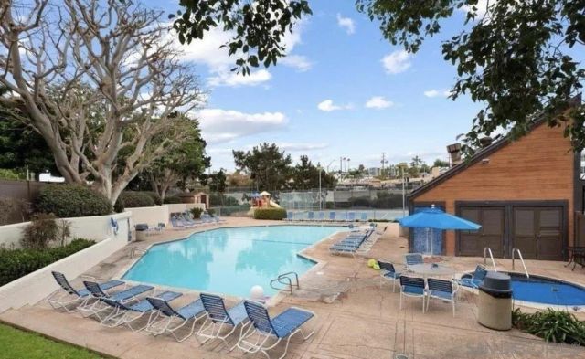 3823 Caminito Litoral 208, San Diego, CA 92107