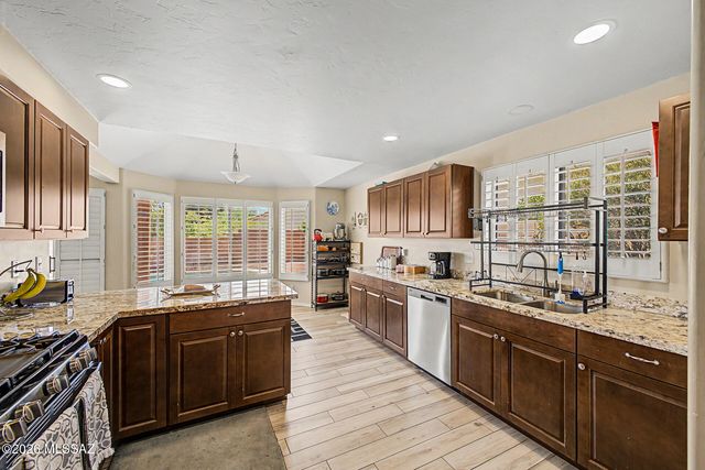 10527 N Camino Rosas Nuevas, Oro Valley, AZ 85737