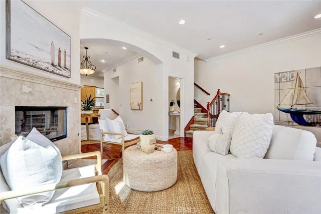 1733 Aviation, Redondo Beach, CA 90278