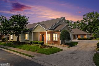 303 Commonwealth Circle, Newnan, GA 30263
