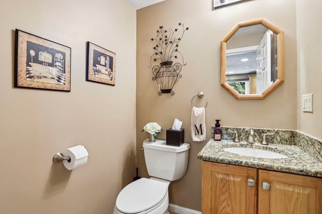 28 Hampden Ave, Burlington, MA 01803