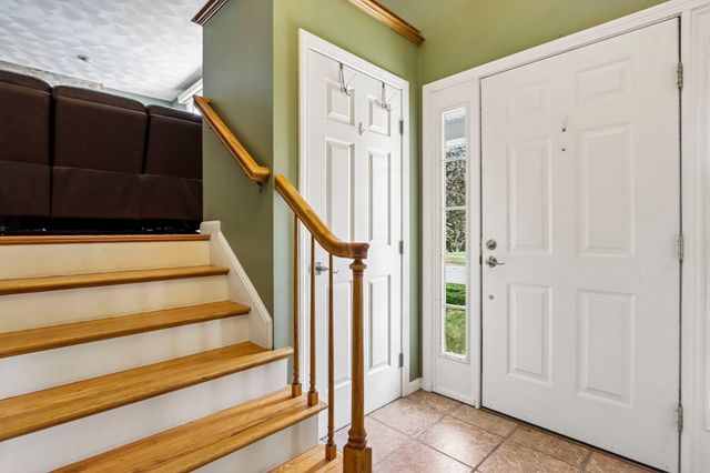 28 Hampden Ave, Burlington, MA 01803