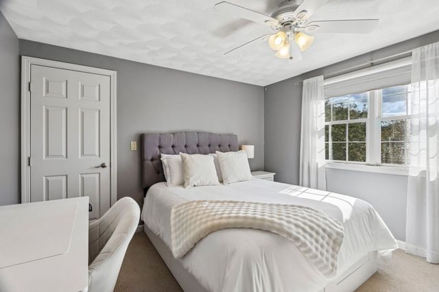 28 Hampden Ave, Burlington, MA 01803