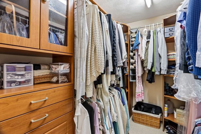 28 Hampden Ave, Burlington, MA 01803
