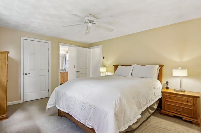 28 Hampden Ave, Burlington, MA 01803