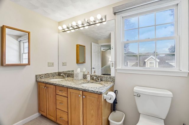 28 Hampden Ave, Burlington, MA 01803